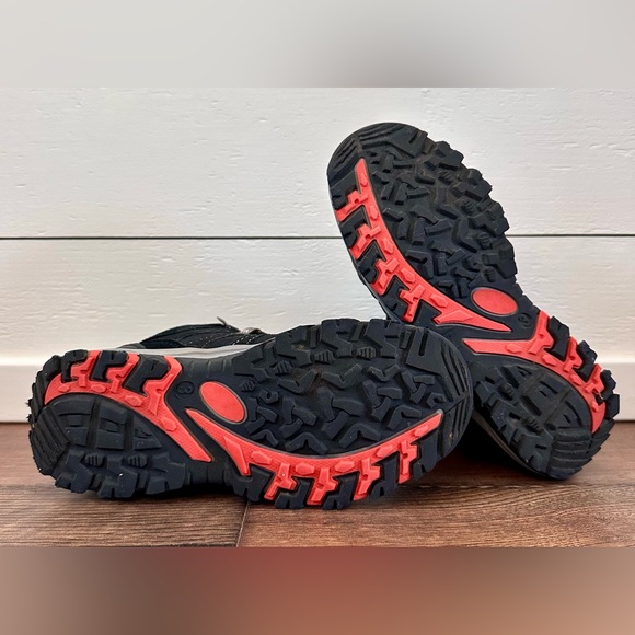 High Sierra hiking boots
Size: 3 - Picture 10 of 11